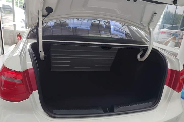 Used Volkswagen Jetta 2015 1.4L Manual Comfort Model Trunk