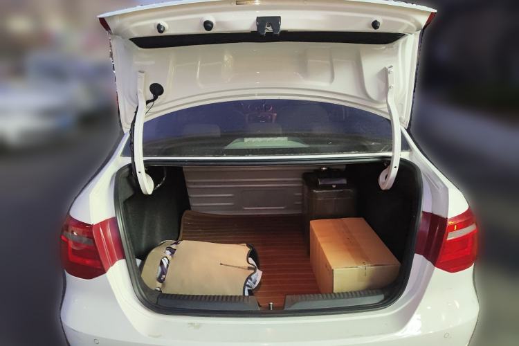 Used Volkswagen Jetta 2015 1.6L Manual Comfort Model Trunk