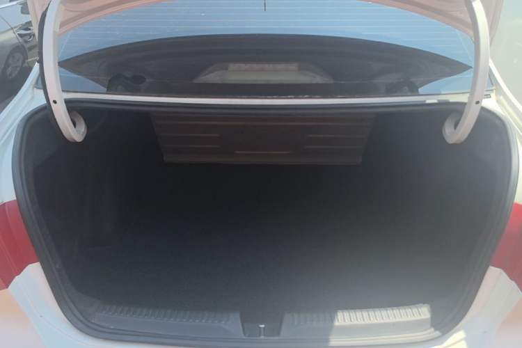 Used Volkswagen Jetta 2015 1.6L Automatic Luxury Model Trunk