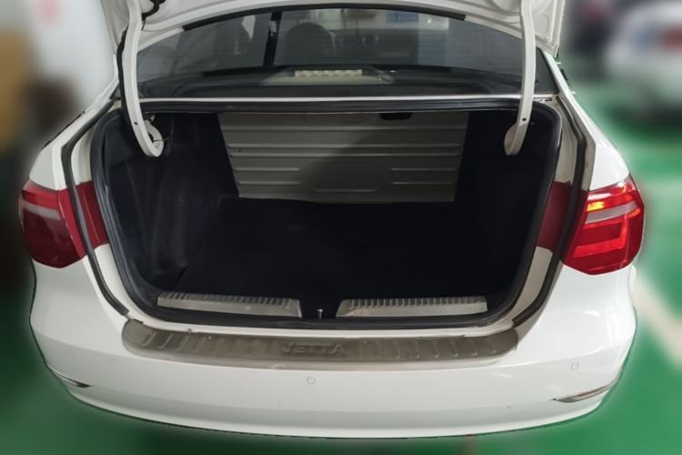 Used Volkswagen Jetta 2015 1.6L Manual Comfort Model Trunk