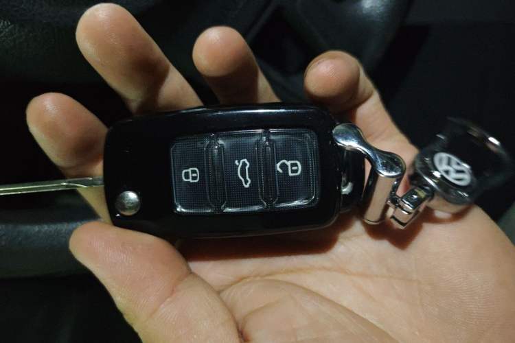 Used Volkswagen Jetta 2015 Value Edition 1.6L Manual Fashionable Style Vehicle Key