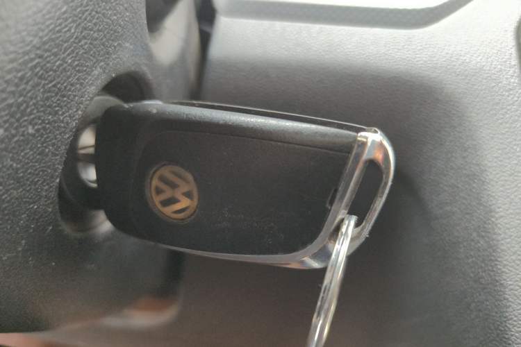 Used Volkswagen Jetta 2015 1.6L Manual Fashion Edition Vehicle Key