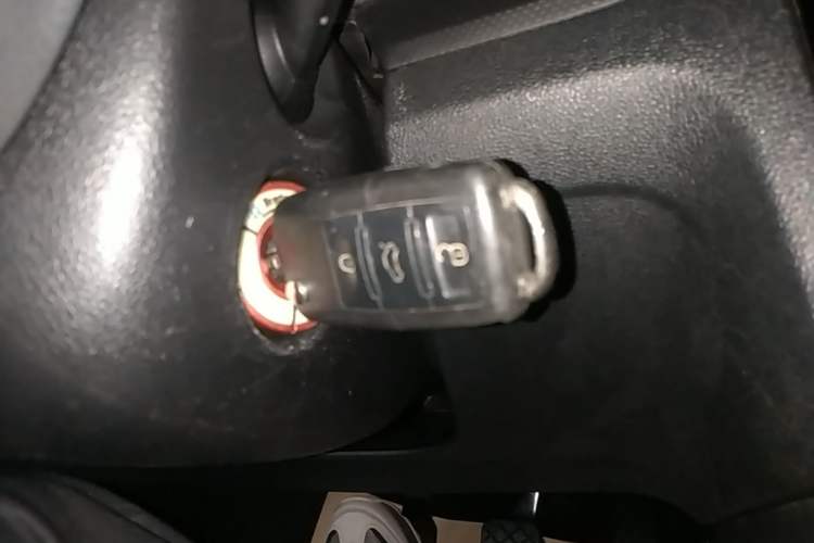 Used Volkswagen Jetta 2015 Zhuihui Edition 1.4L Manual Fashion Model Vehicle Key