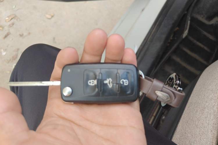 Used Volkswagen Jetta 2015 1.4L Manual Fashion Model Vehicle Key