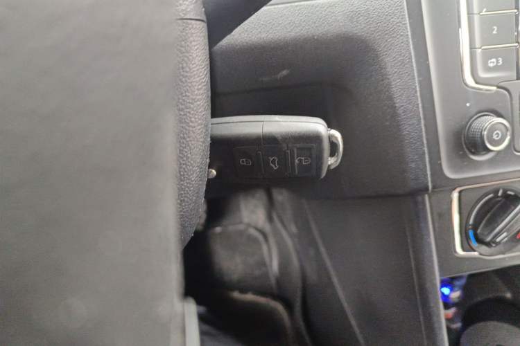 Used Volkswagen Jetta 2015 Value Edition 1.6L Automatic Comfort Version Vehicle Key