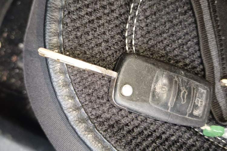 Used Volkswagen Jetta 2015 1.6L Manual Fashion Edition Vehicle Key