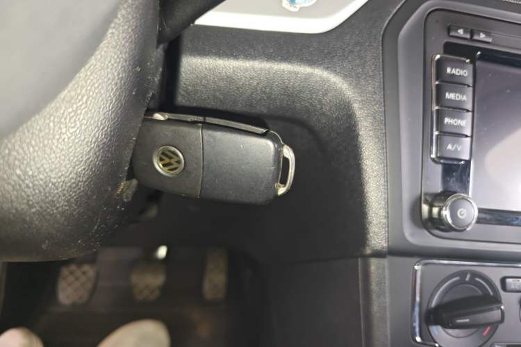 Used Volkswagen Jetta 2015 Zhuihui Edition 1.6L Manual Comfort Model Vehicle Key