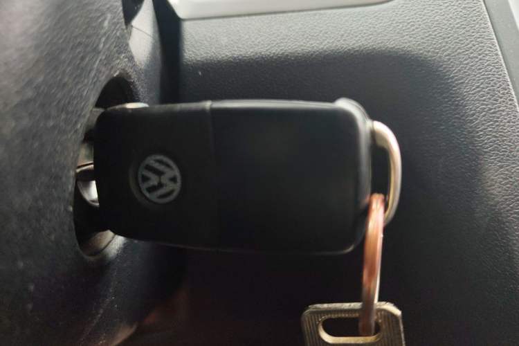 Used Volkswagen Jetta 2015 Zhuihui Edition 1.6L Manual Comfort Model Vehicle Key