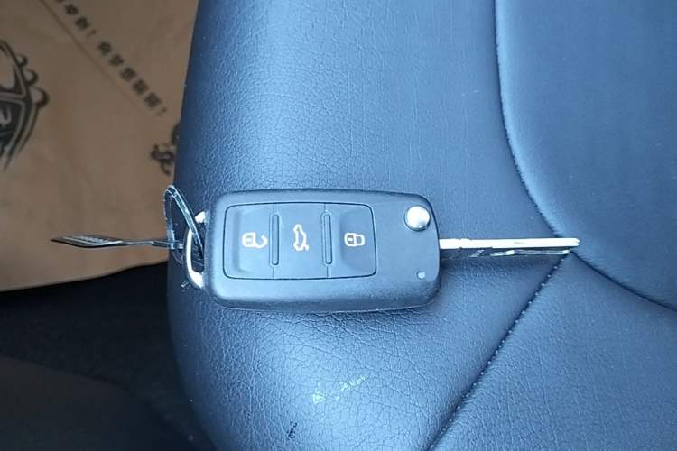 Used Volkswagen Jetta 2015 Zhuihui Edition 1.6L Manual Comfort Model Vehicle Key