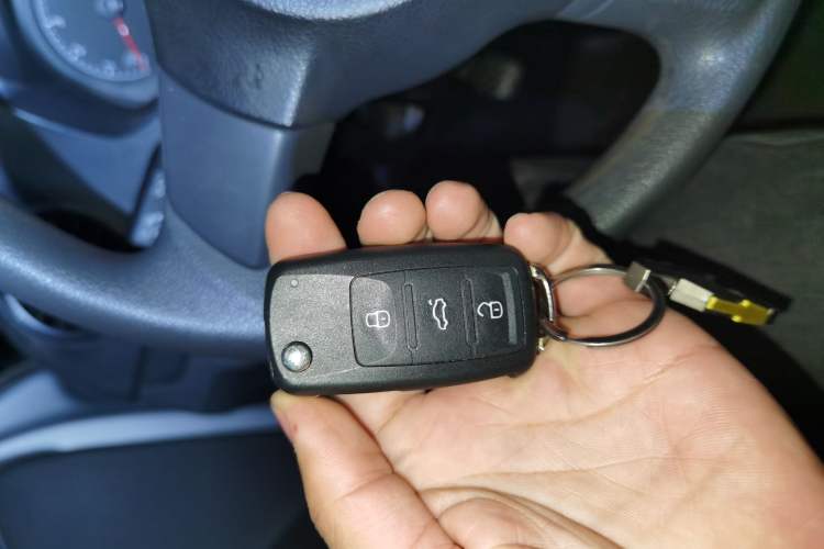 Used Volkswagen Jetta 2015 Zhuihui Edition 1.4L Manual Fashion Model Vehicle Key