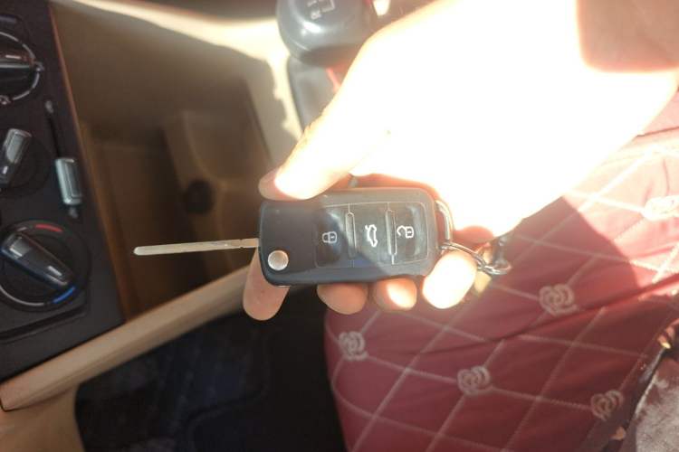 Used Volkswagen Jetta 2015 1.6L Manual Fashion Edition Vehicle Key