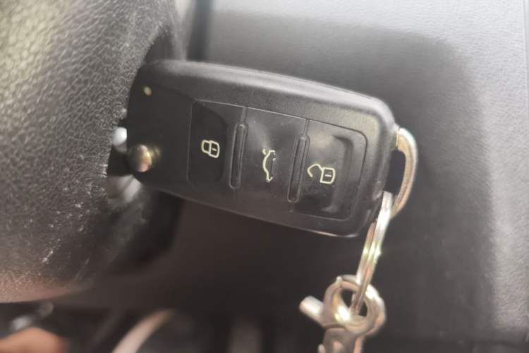 Used Volkswagen Jetta 2015 1.4L Manual Fashion Model Vehicle Key