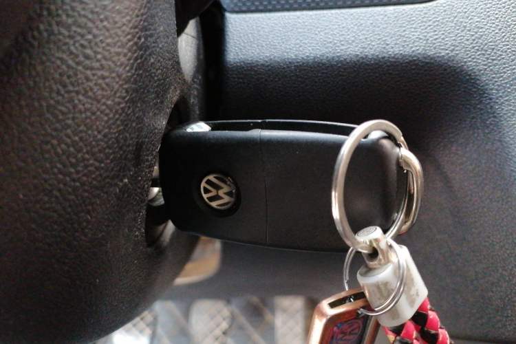 Used Volkswagen Jetta 2015 Zhuihui Edition 1.4L Manual Fashion Model Vehicle Key
