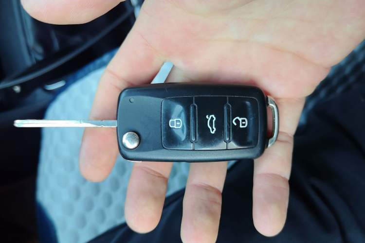 Used Volkswagen Jetta 2015 Zhuihui Edition 1.6L Manual Comfort Model Vehicle Key