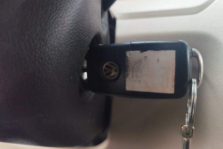 Used Volkswagen Jetta 2015 Zhuihui Edition 1.4L Manual Fashion Model Vehicle Key