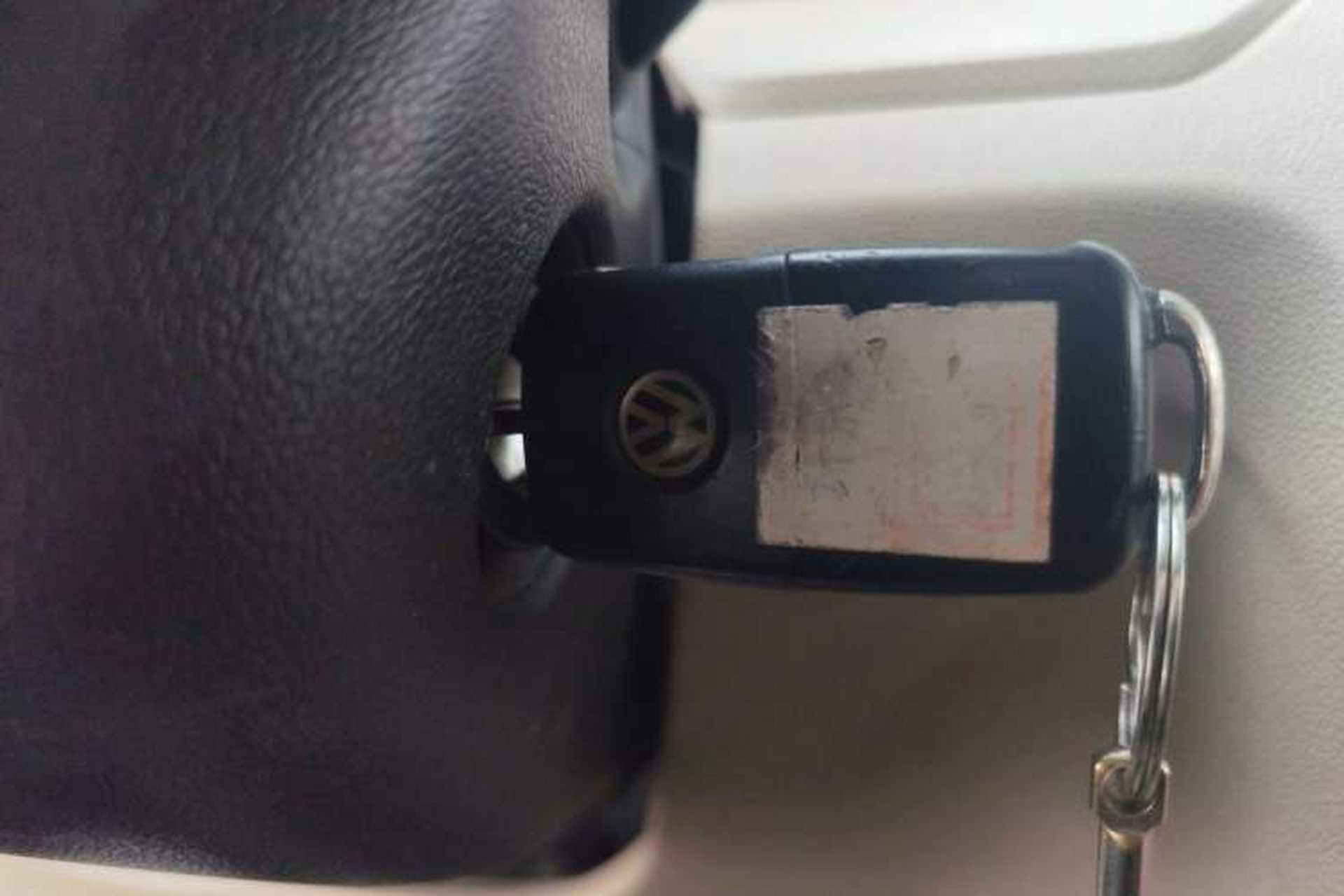 Used Volkswagen Jetta 2015 Zhuihui Edition 1.4L Manual Fashion Model Vehicle Key