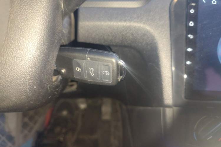Used Volkswagen Jetta 2015 Value Edition 1.6L Automatic Fashion Version Vehicle Key
