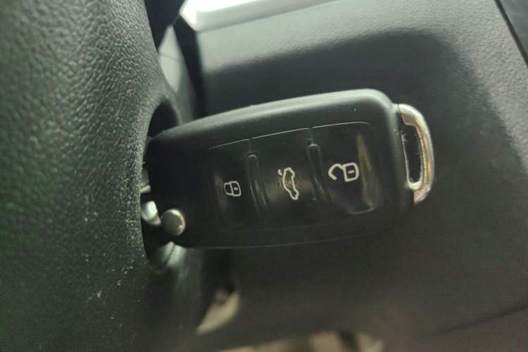 Used Volkswagen Jetta 2015 Value Edition 1.6L Automatic Comfort Version Vehicle Key