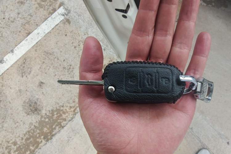 Used Volkswagen Jetta 2015 1.6L Manual Fashion Edition Vehicle Key
