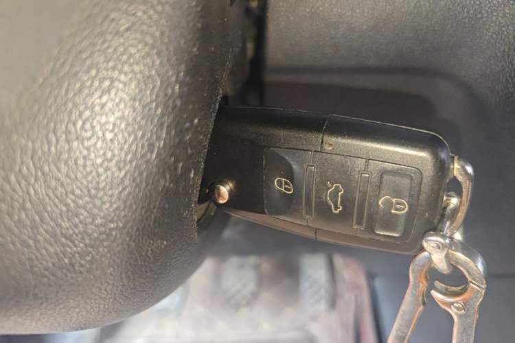 Used Volkswagen Jetta 2015 1.4L Manual Fashion Model Vehicle Key