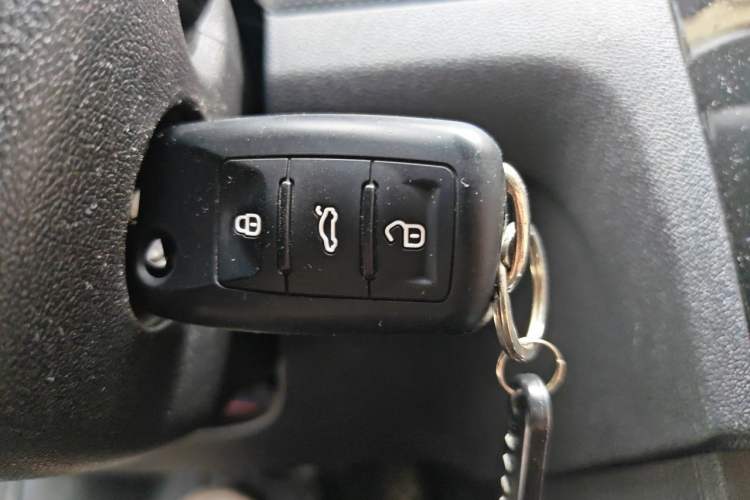 Used Volkswagen Jetta 2015 Value Edition 1.6L Automatic Comfort Version Vehicle Key