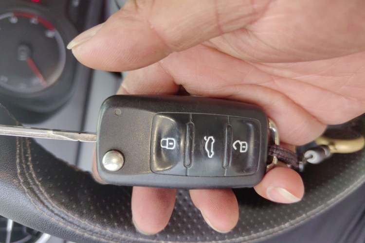 Used Volkswagen Jetta 2015 1.6L Manual Fashion Edition Vehicle Key