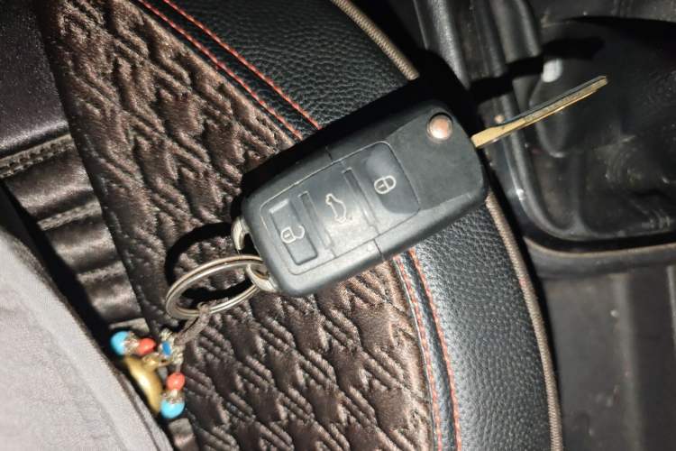 Used Volkswagen Jetta 2015 Zhuihui Edition 1.4L Manual Fashion Model Vehicle Key