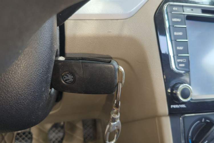 Used Volkswagen Jetta 2015 1.6L Manual Fashion Edition Vehicle Key