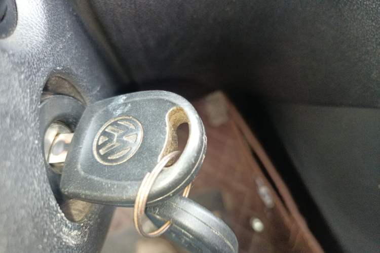 Used Volkswagen Jetta 2015 1.6L Manual Fashion Edition Vehicle Key