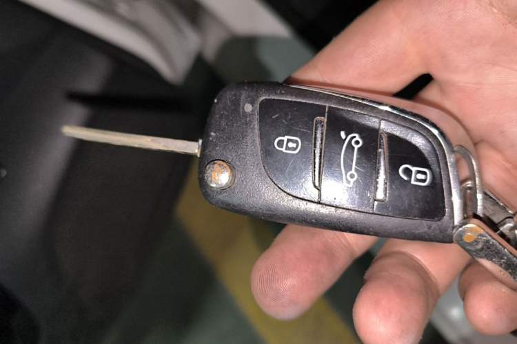 Used Volkswagen Jetta 2015 Zhuihui Edition 1.4L Manual Fashion Model Vehicle Key