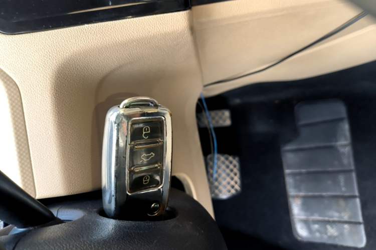 Used Volkswagen Jetta 2015 1.6L Automatic Fashion Model Vehicle Key