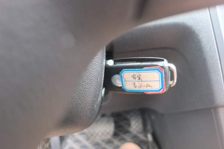 Used Volkswagen Jetta 2015 1.6L Automatic Fashion Model Vehicle Key