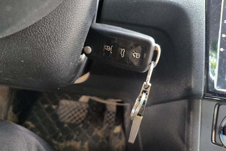 Used Volkswagen Jetta 2015 Value Edition 1.6L Automatic Fashion Version Vehicle Key