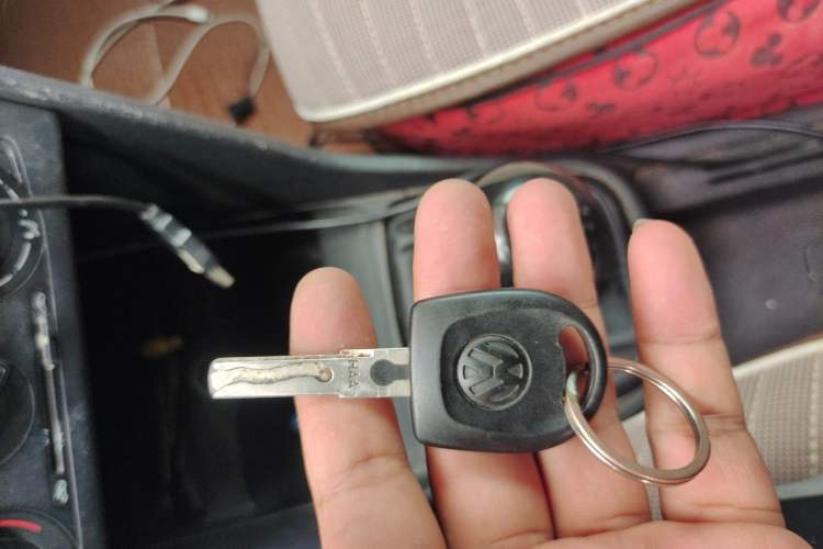 Used Volkswagen Jetta 2015 Zhuihui Edition 1.4L Manual Fashion Model Vehicle Key