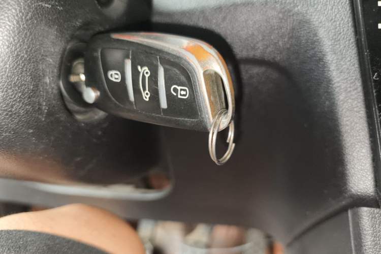 Used Volkswagen Jetta 2015 1.4L Manual Fashion Model Vehicle Key