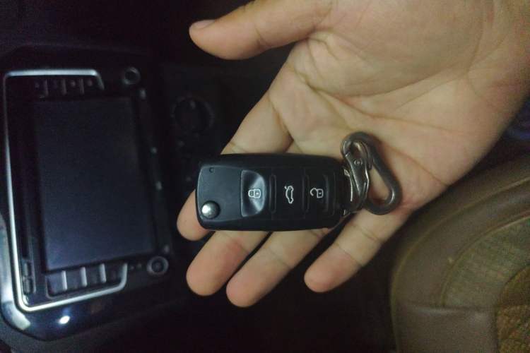 Used Volkswagen Jetta 2015 Zhuihui Edition 1.4L Manual Fashion Model Vehicle Key
