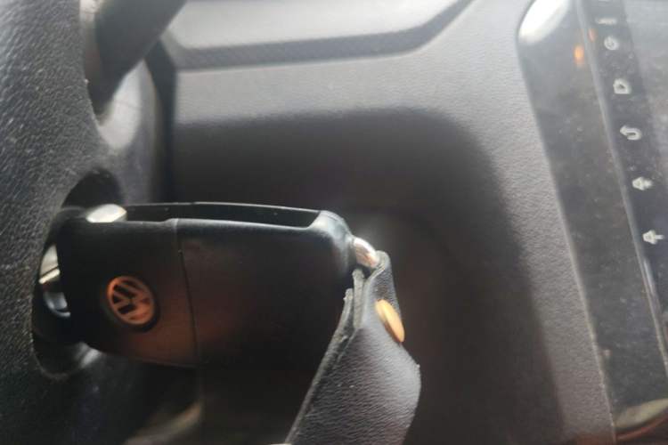 Used Volkswagen Jetta 2015 Zhuihui Edition 1.4L Manual Fashion Model Vehicle Key