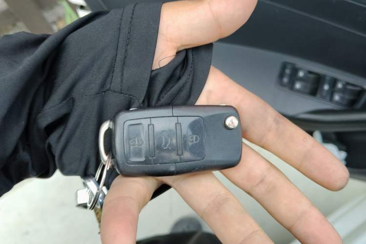 Used Volkswagen Jetta 2015 1.6L Automatic Fashion Model Vehicle Key