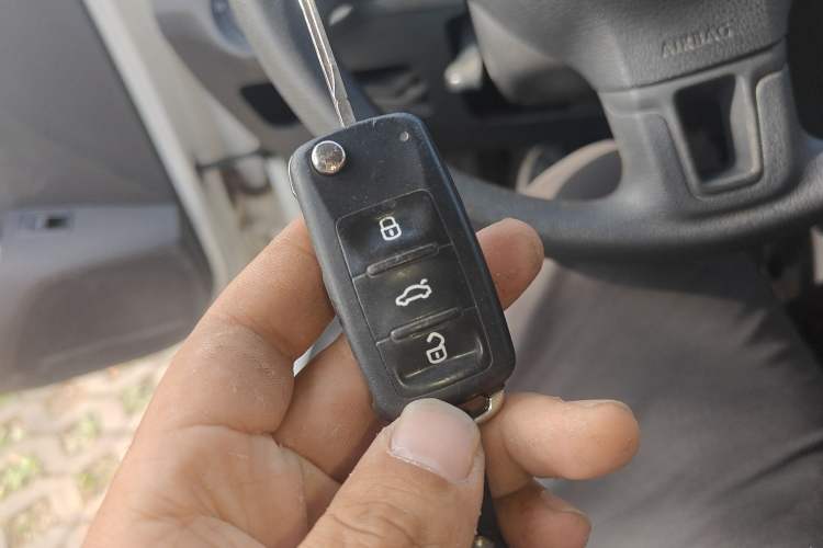 Used Volkswagen Jetta 2015 Zhuihui Edition 1.4L Manual Fashion Model Vehicle Key