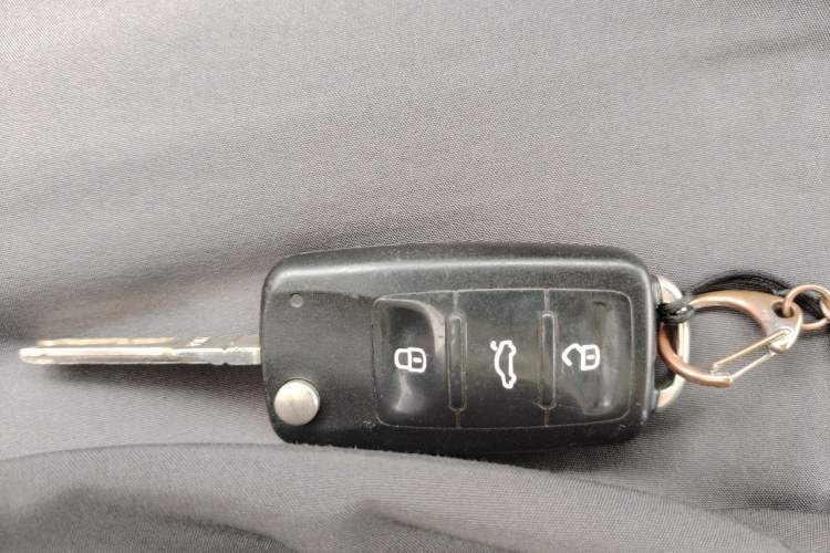 Used Volkswagen Jetta 2015 Value Edition 1.6L Manual Fashionable Style Vehicle Key