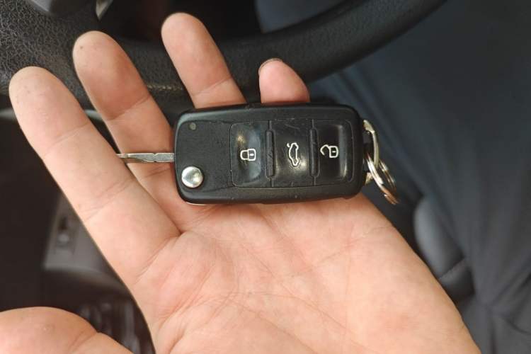 Used Volkswagen Jetta 2015 Value Edition 1.6L Automatic Comfort Version Vehicle Key
