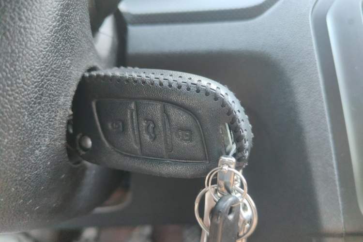 Used Volkswagen Jetta 2015 1.6L Manual Fashion Edition Vehicle Key
