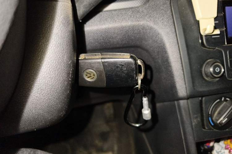 Used Volkswagen Jetta 2015 Zhuihui Edition 1.4L Manual Fashion Model Vehicle Key