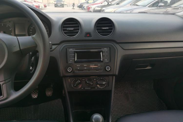 Used Volkswagen Jetta 2015 Value Edition 1.6L Manual Fashionable Style Audio And AC Panel