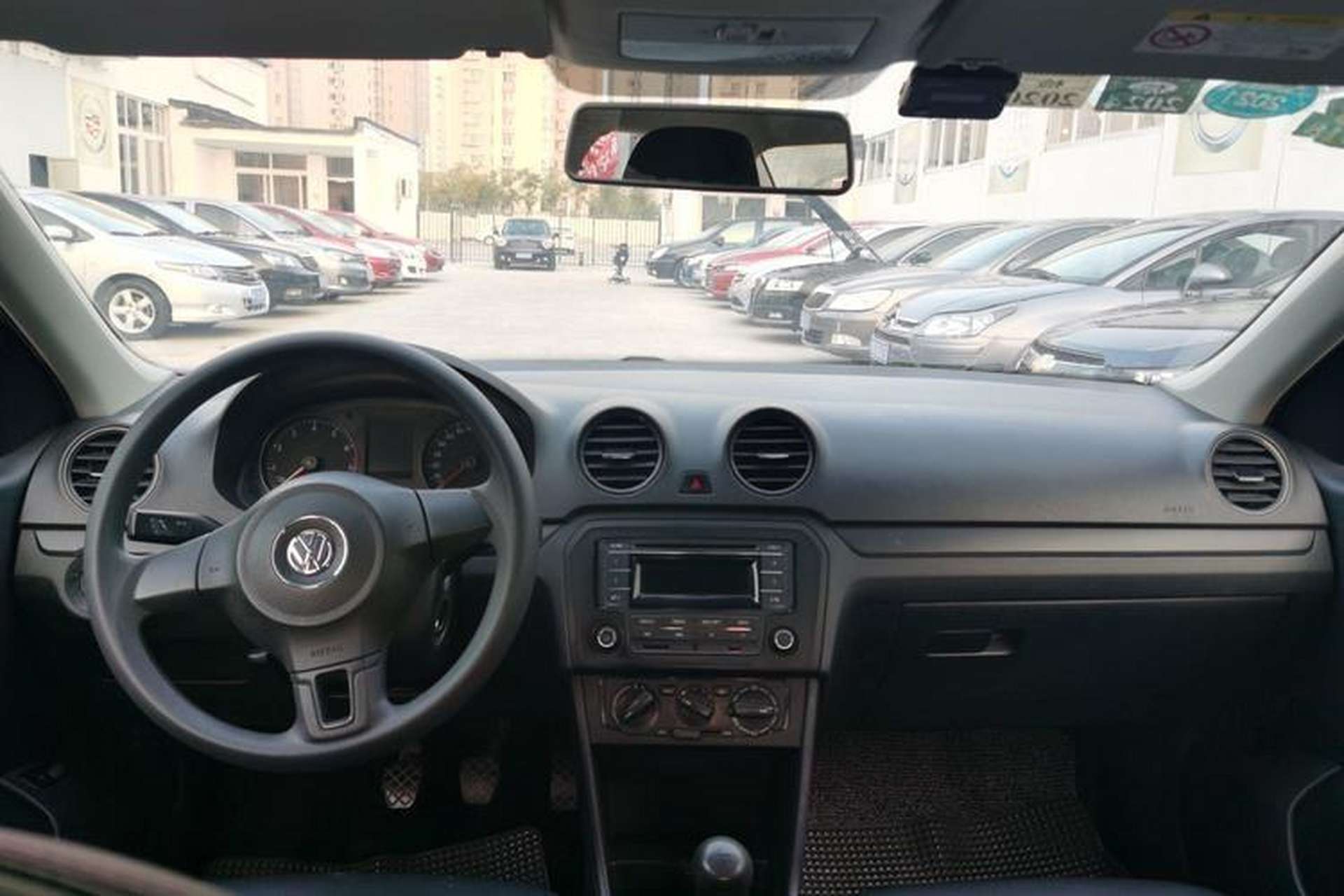 Used Volkswagen Jetta 2015 Value Edition 1.6L Manual Fashionable Style Center Console