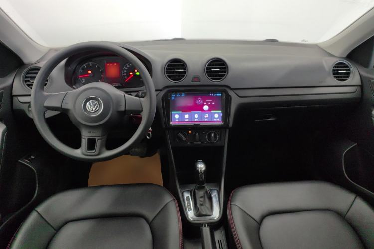 Used Volkswagen Jetta 2015 Value Edition 1.6L Automatic Fashion Version Center Console