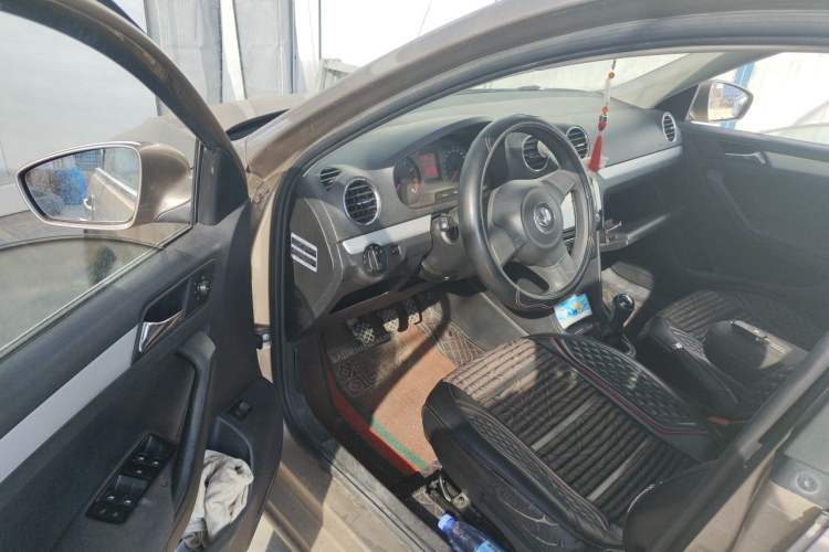 Used Volkswagen Jetta 2015 Zhuihui Edition 1.6L Manual Comfort Model Driver Seat