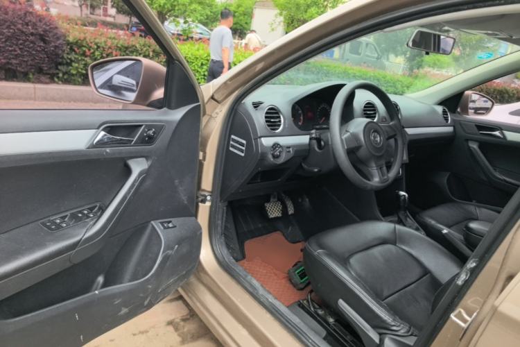 Used Volkswagen Jetta 2015 Value Edition 1.6L Automatic Comfort Version Driver Seat