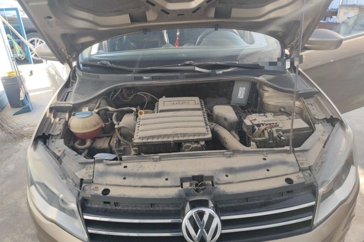 Used Volkswagen Jetta 2015 Zhuihui Edition 1.6L Manual Comfort Model Engine Bay