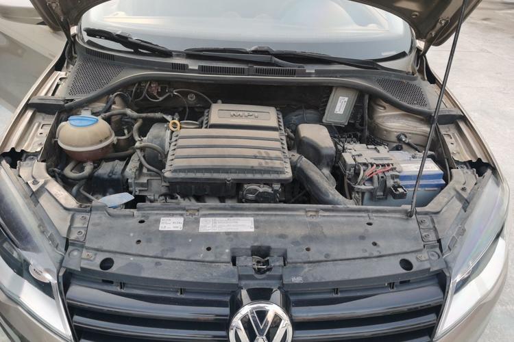 Used Volkswagen Jetta 2015 Value Edition 1.6L Manual Fashionable Style Engine Bay